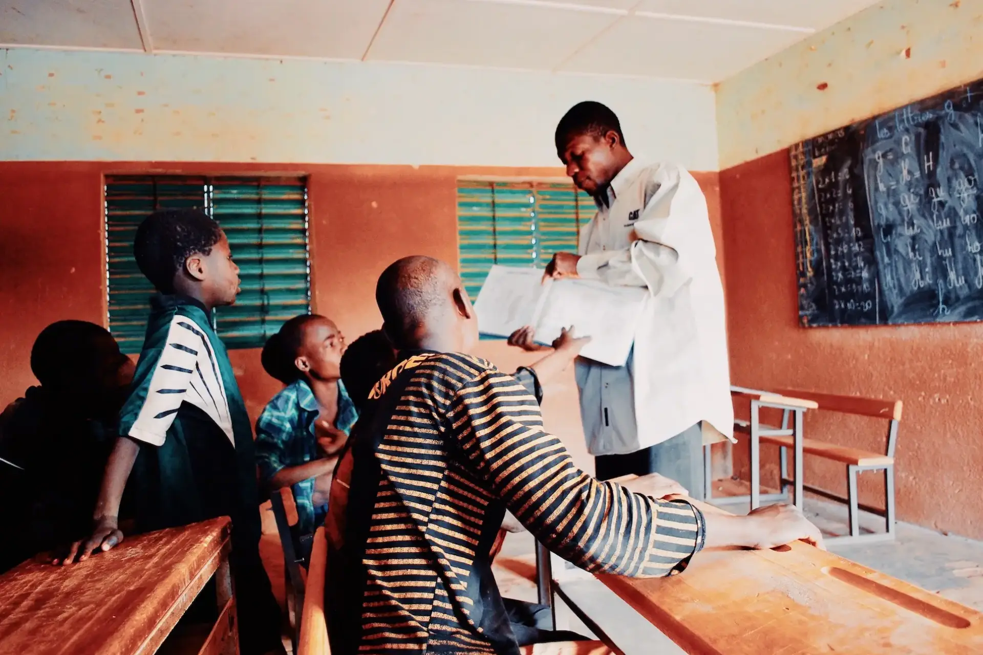 volunteer-teaching-healthcare-to-street-children-i-2023-11-27-04-54-14-utc.webp